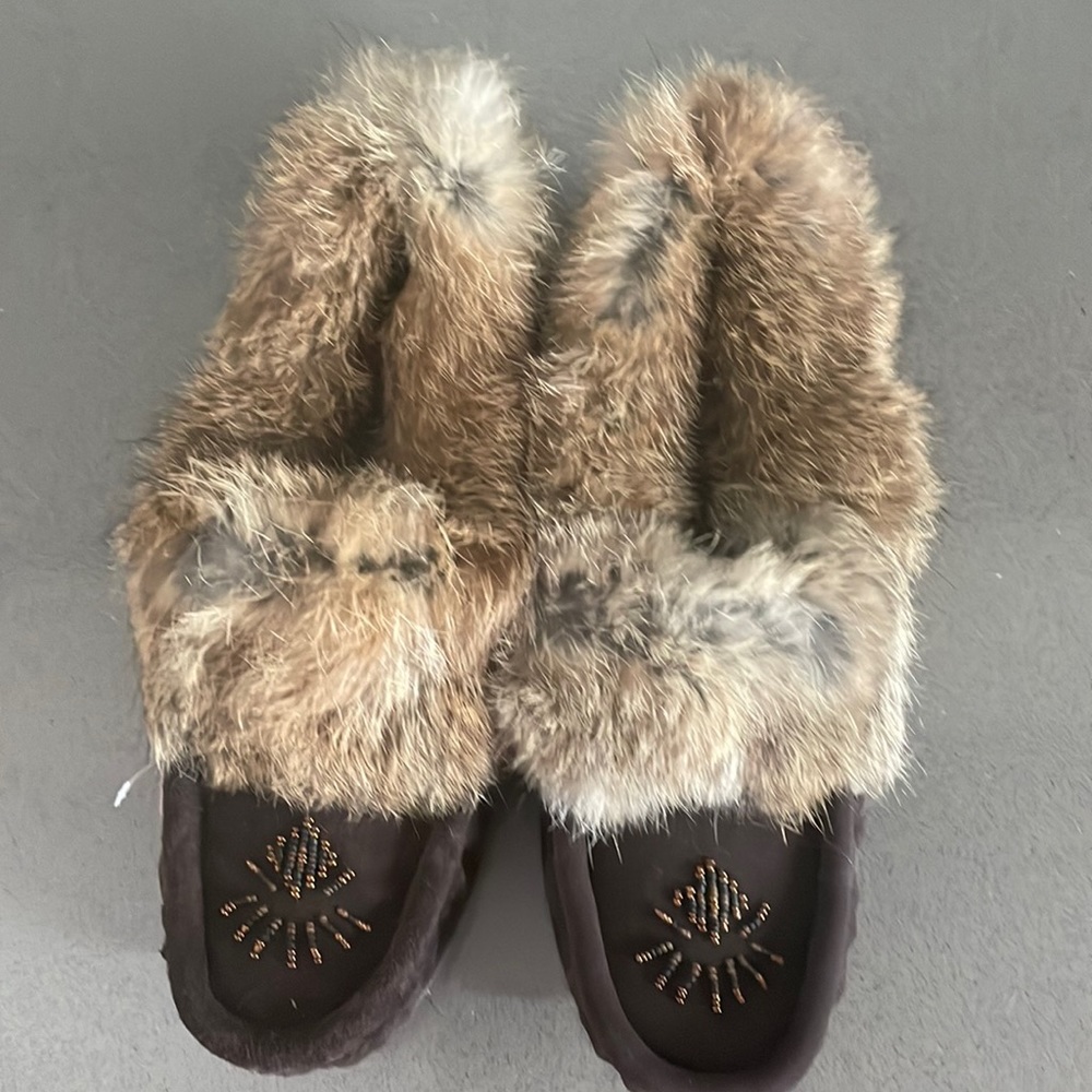 Moccasins dark brown with fur trim